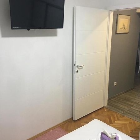 Apartments Sara Слатине Екстериор снимка