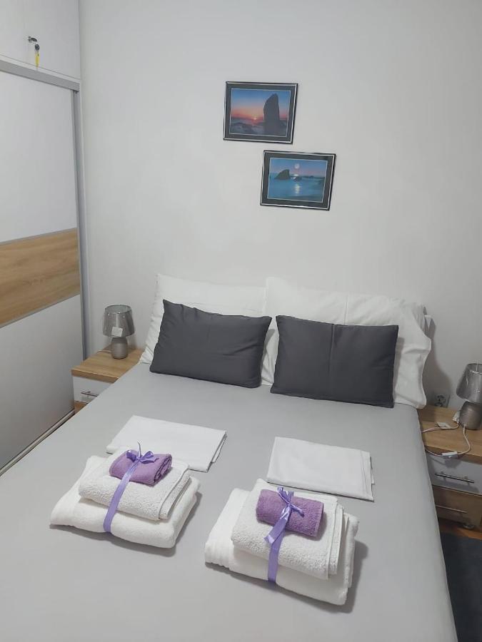 Apartments Sara Слатине Екстериор снимка