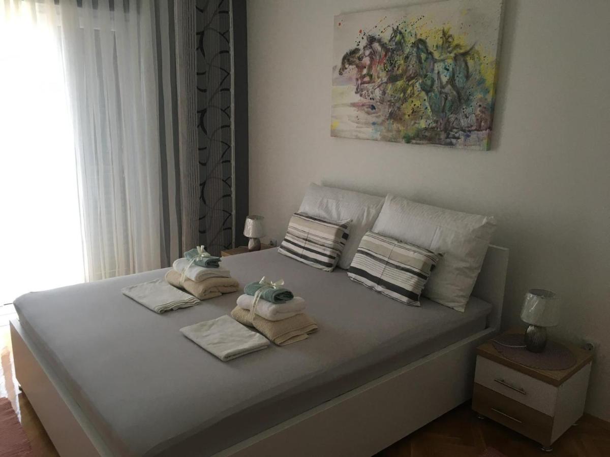 Apartments Sara Слатине Екстериор снимка