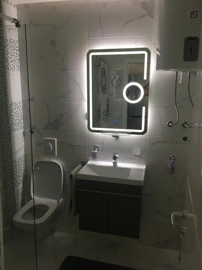 Apartments Sara Слатине Екстериор снимка