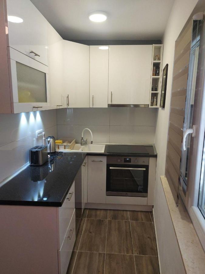 Apartments Sara Слатине Екстериор снимка