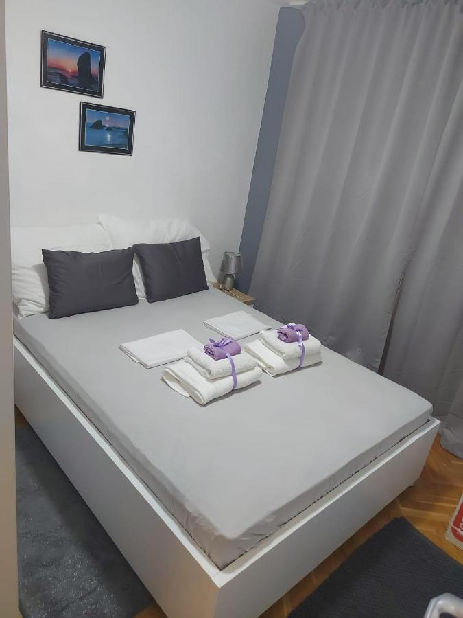 Apartments Sara Слатине Екстериор снимка