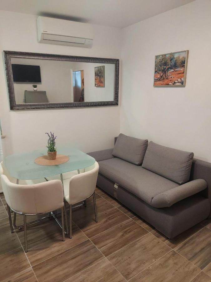 Apartments Sara Слатине Екстериор снимка