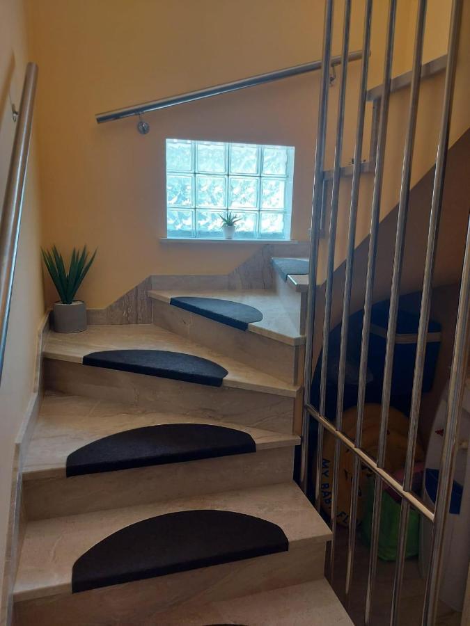 Apartments Sara Слатине Екстериор снимка