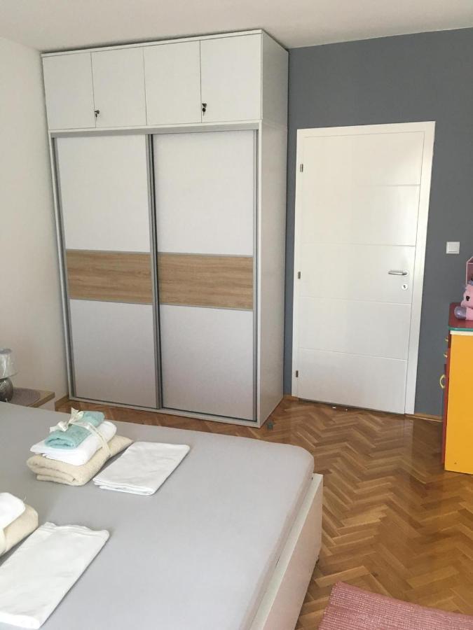 Apartments Sara Слатине Екстериор снимка