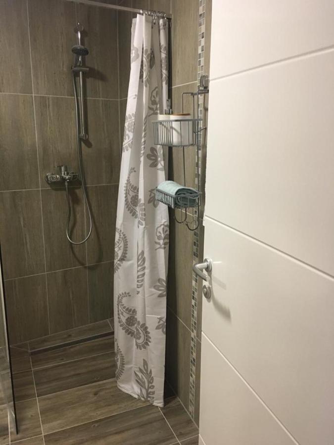 Apartments Sara Слатине Екстериор снимка