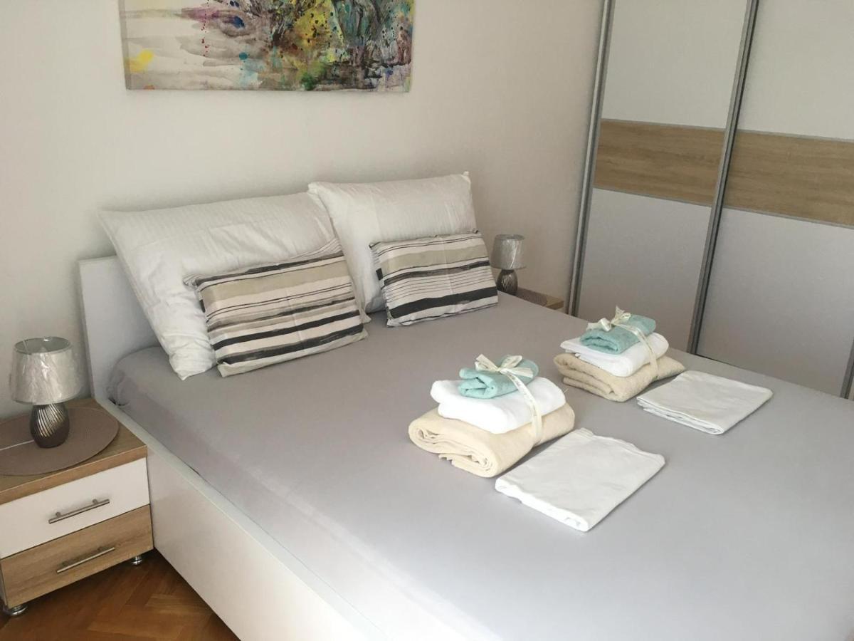 Apartments Sara Слатине Екстериор снимка
