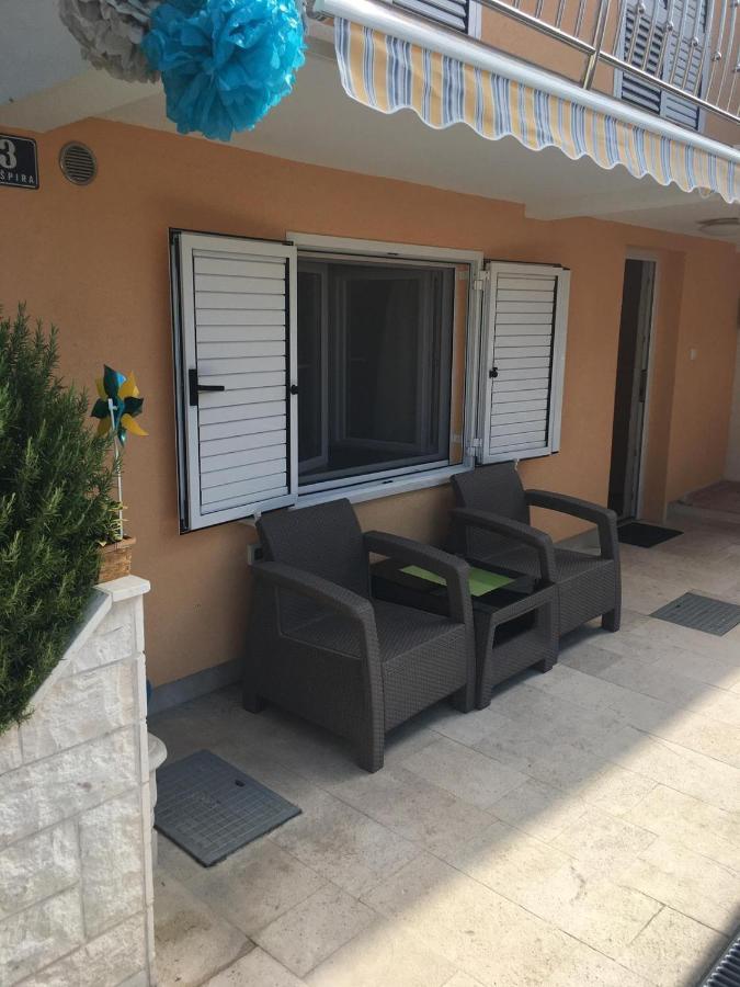 Apartments Sara Слатине Екстериор снимка