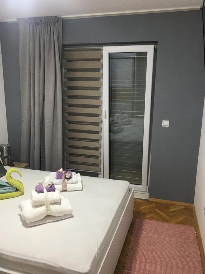 Apartments Sara Слатине Екстериор снимка