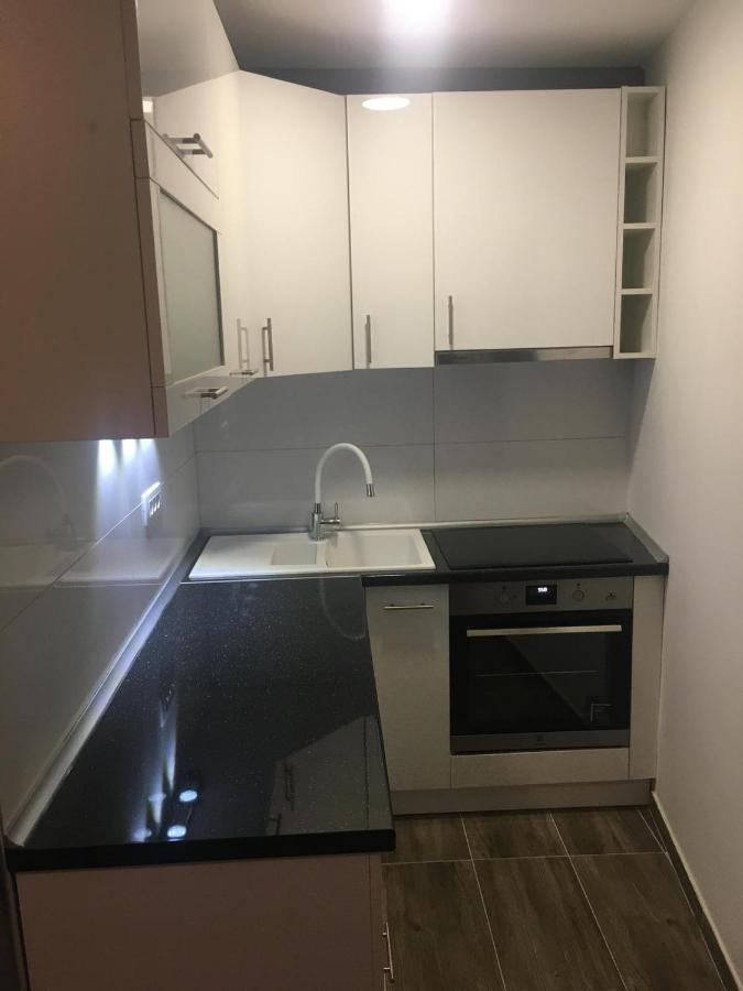 Apartments Sara Слатине Екстериор снимка